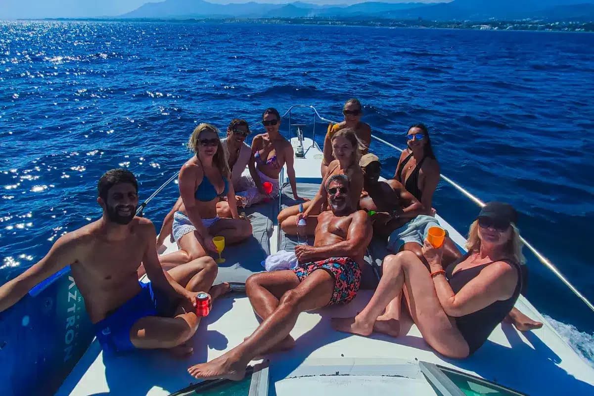 Fiesta en casa con todo montado para despedida de soltera