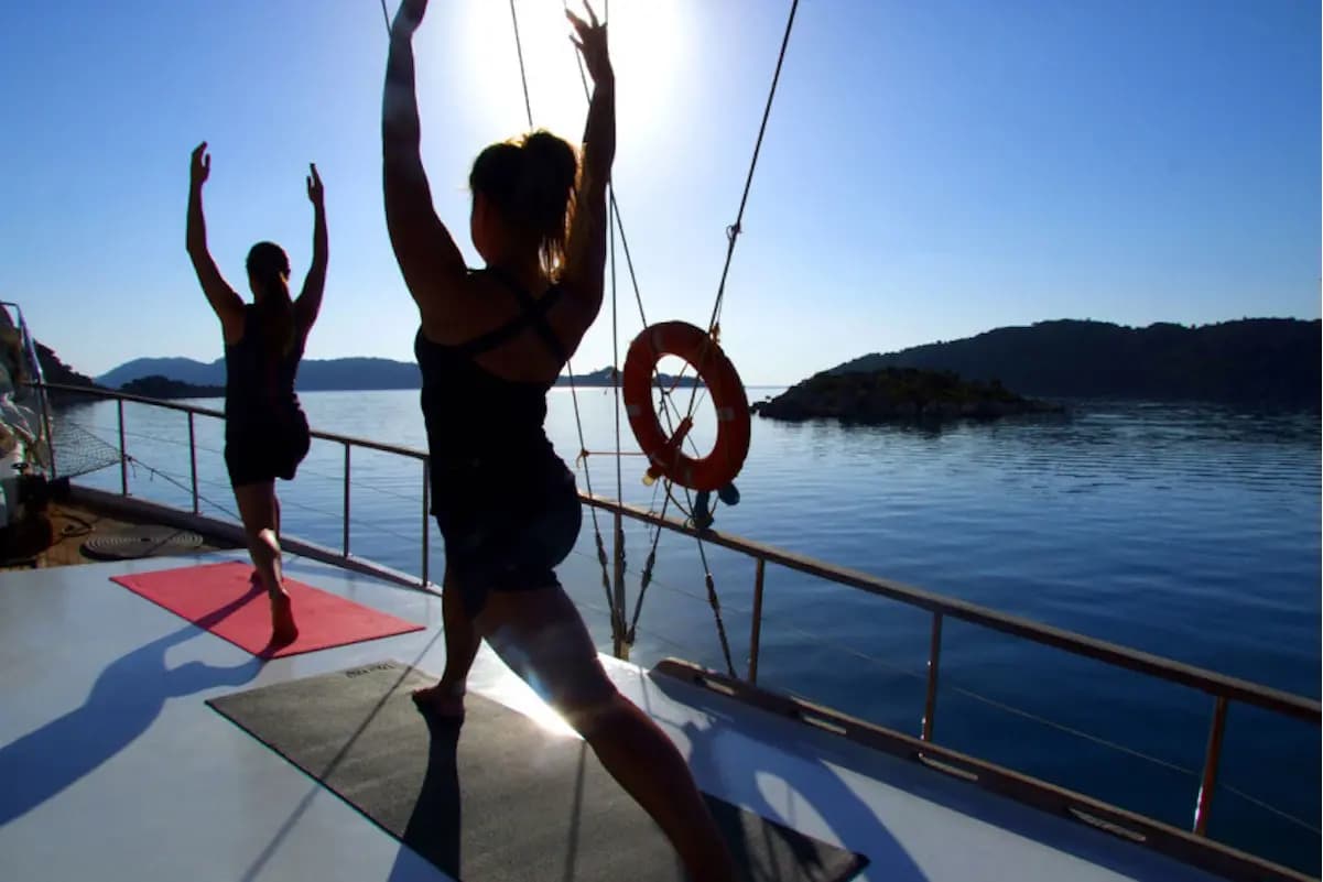 Clase de yoga al amanecer con brunch para despedida de soltera